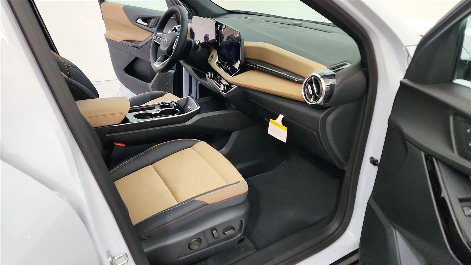 New 2026 Chevrolet Equinox ACTIV w/ Convenience Package III FWD image 35