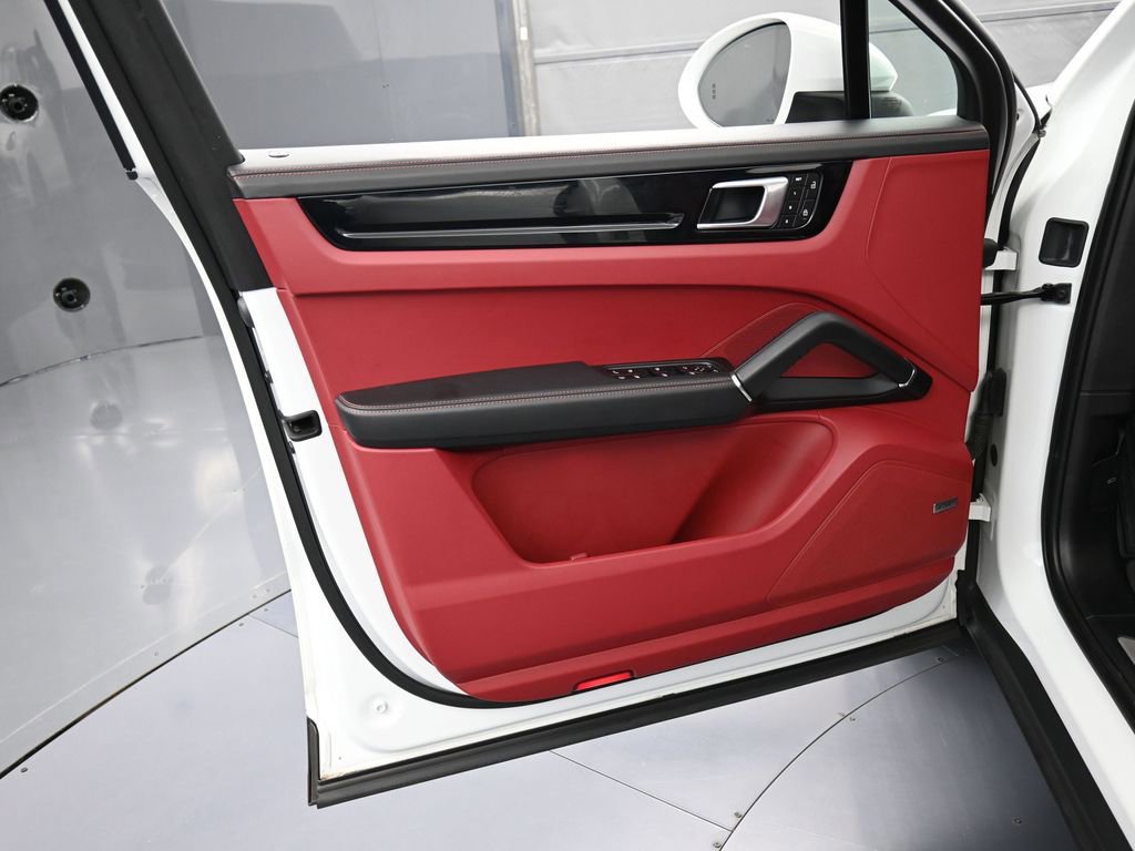 Certified 2022 Porsche Cayenne E-Hybrid Coupe AWD/4WD image 15