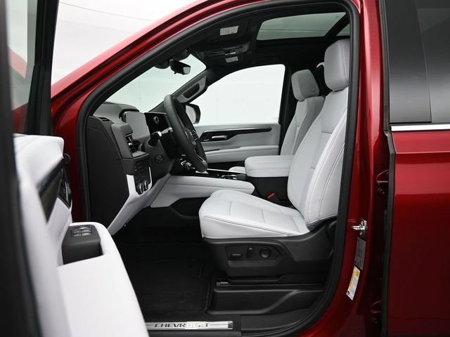 New 2025 Chevrolet Suburban Premier AWD/4WD image 34