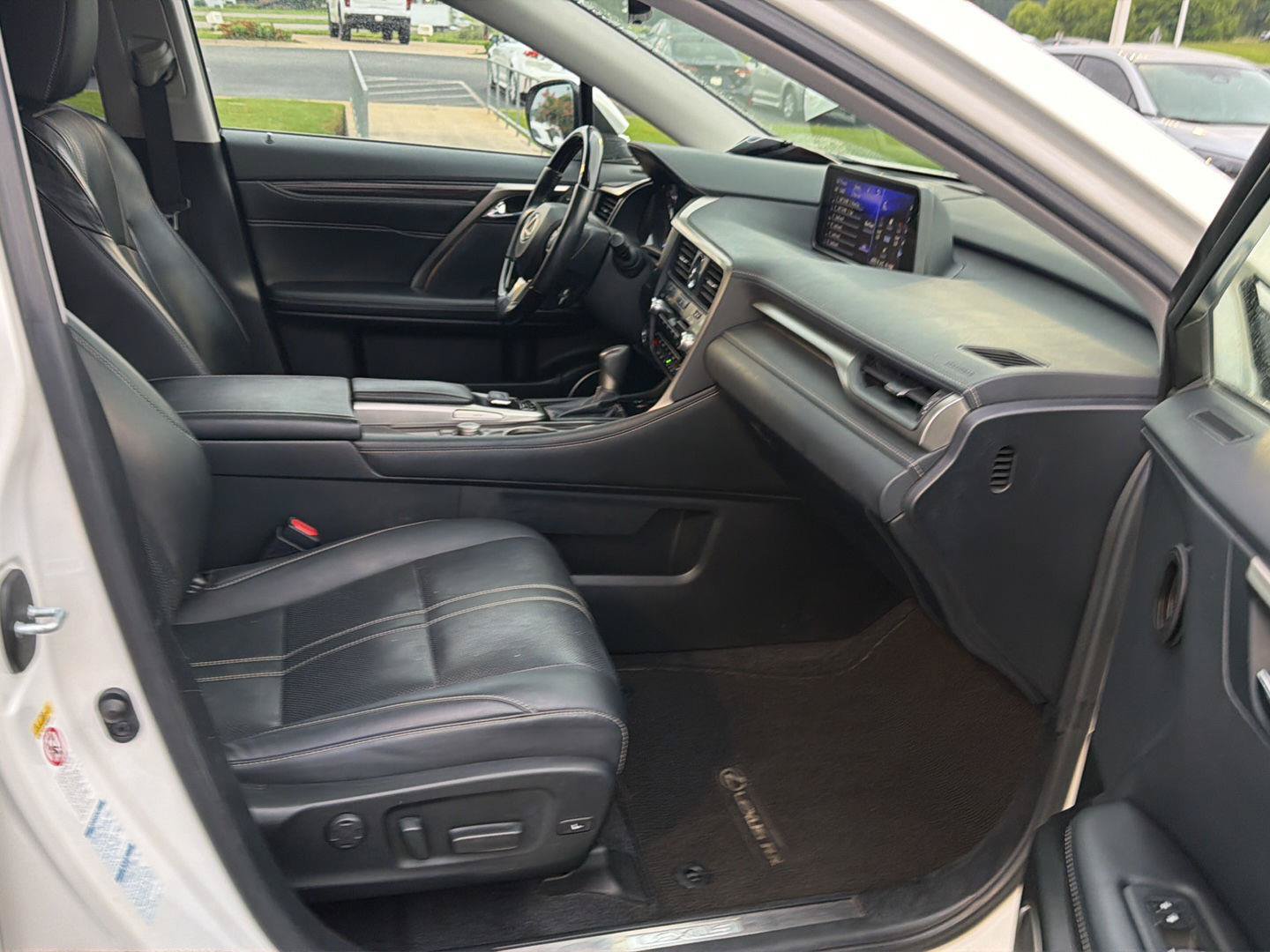 Used 2019 Lexus RX 350L Luxury w/ Cold Area Package (CT) AWD/4WD image 13