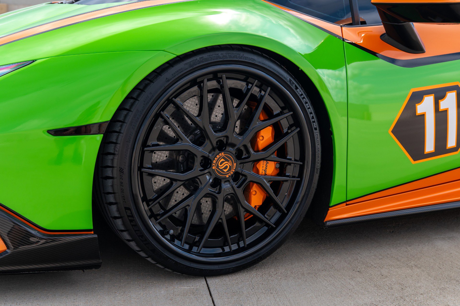 Used 2021 Lamborghini Huracan EVO image 5