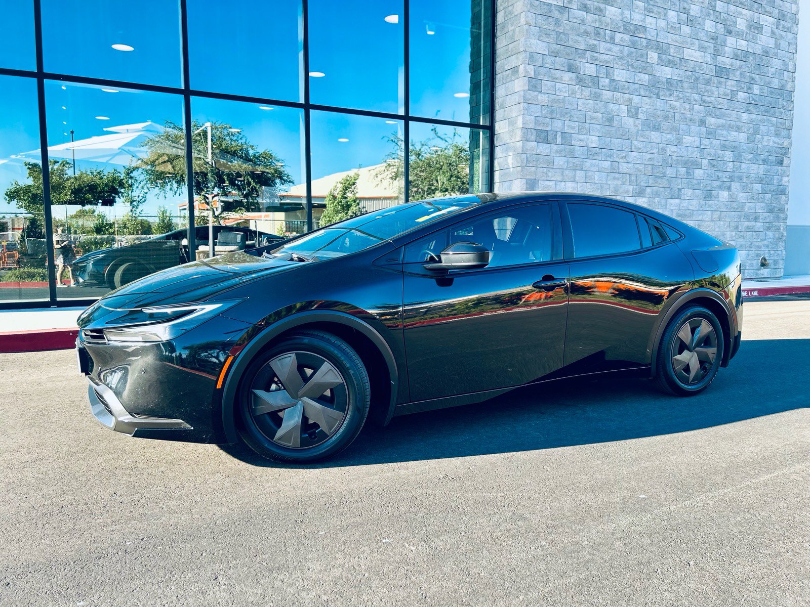 Used 2023 Toyota Prius LE FWD image 1