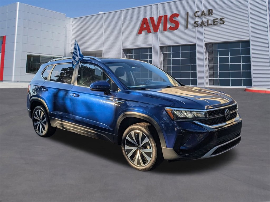 Used 2024 Volkswagen Taos SE image 3