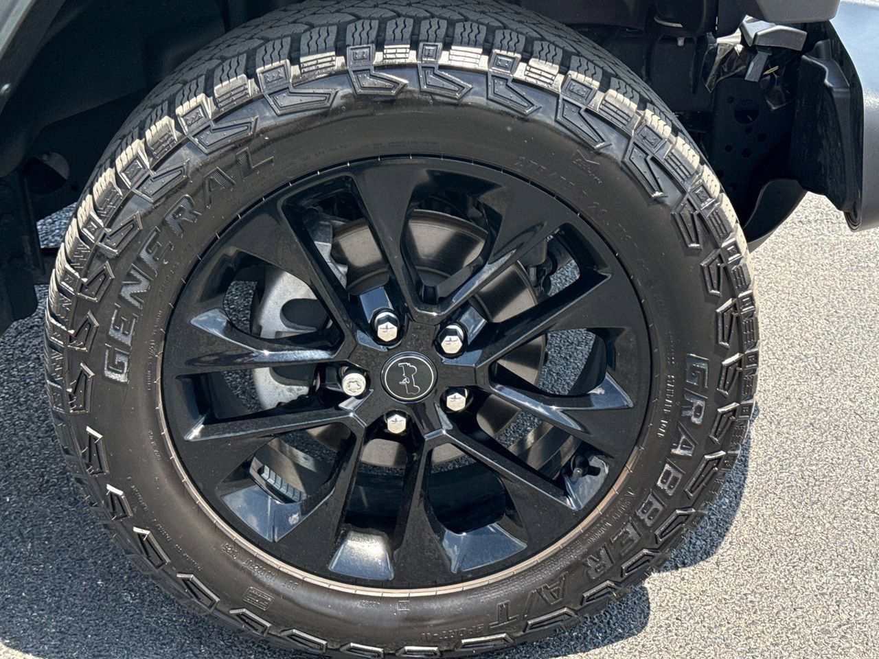 Used 2025 Jeep Gladiator Sport AWD/4WD image 9
