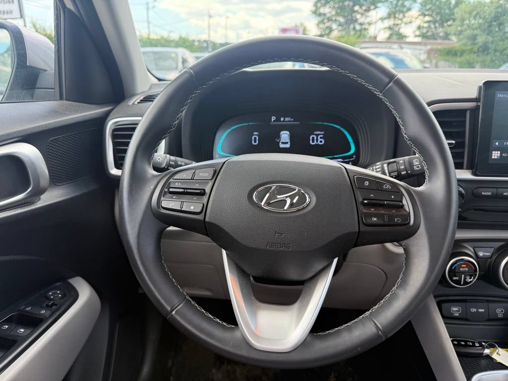 Used 2025 Hyundai Venue SEL FWD image 18