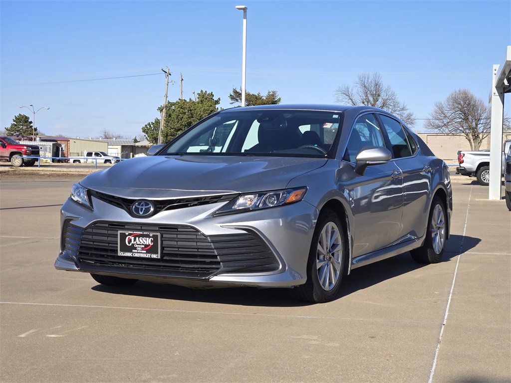 Used 2024 Toyota Camry LE image 3