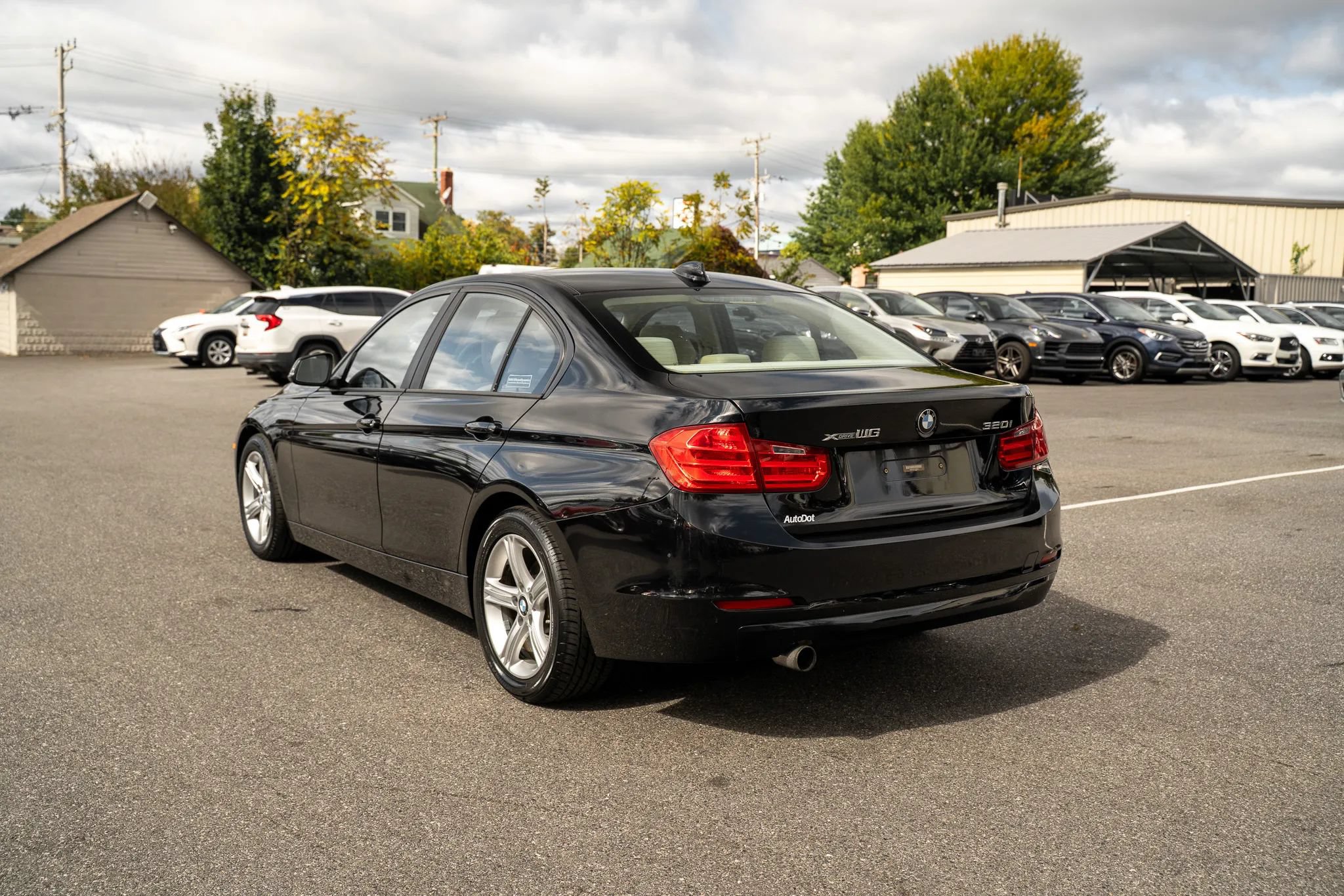 Used 2013 BMW 320i xDrive Sedan AWD/4WD image 2
