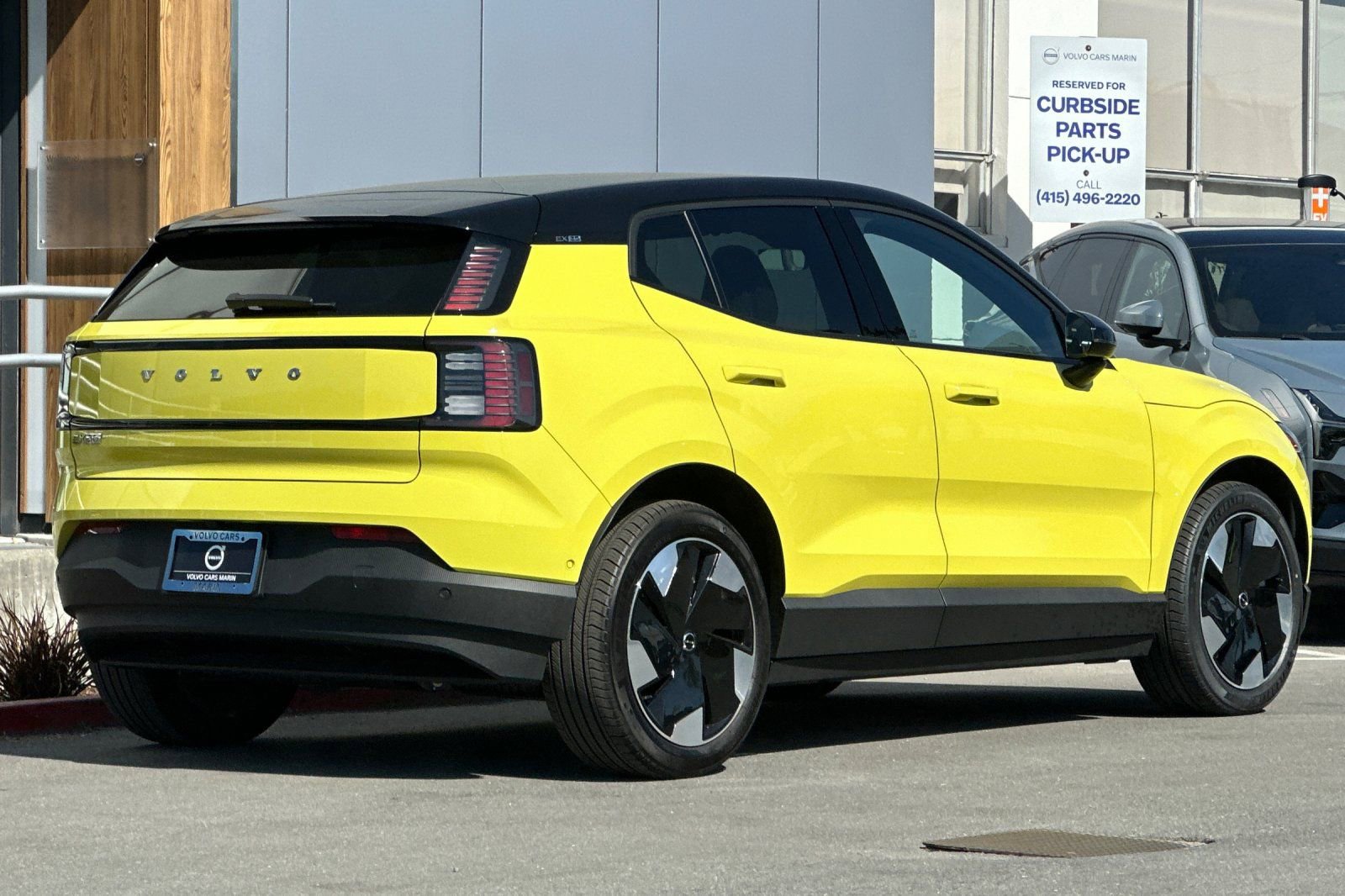 Used 2025 Volvo EX30 Ultra image 2