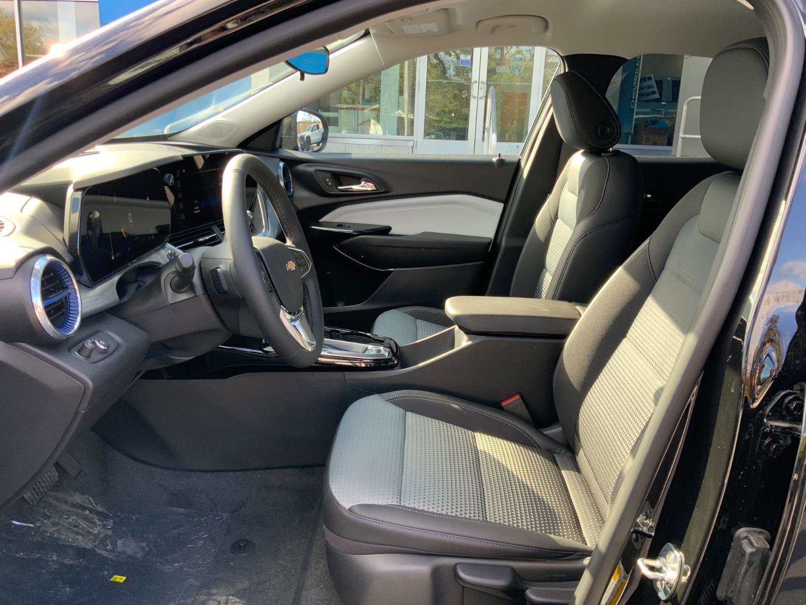 New 2026 Chevrolet Trax LT w/ Driver Confidence Package image 10