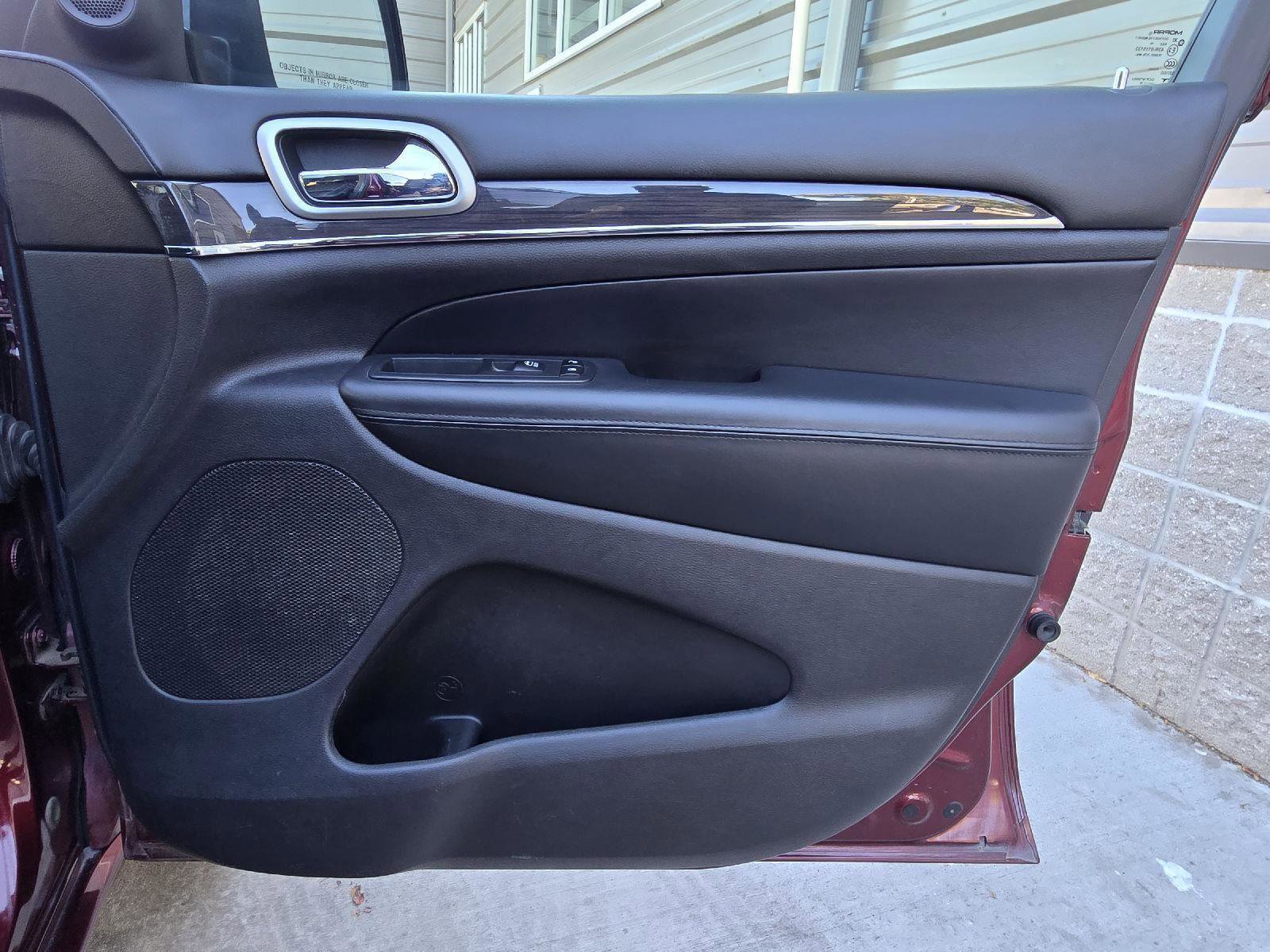 Used 2018 Jeep Grand Cherokee Overland image 39