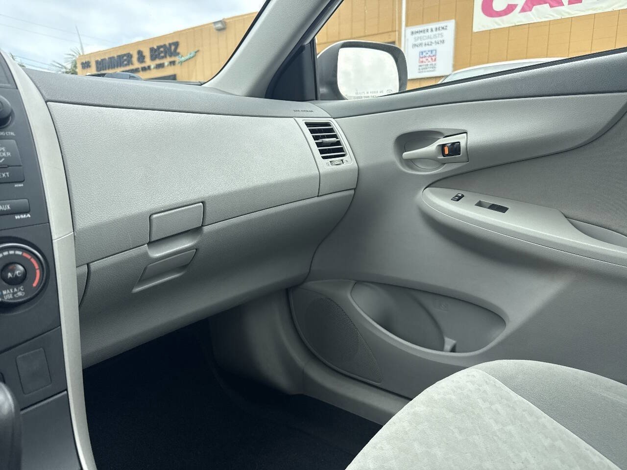 Used 2009 Toyota Corolla LE FWD image 40