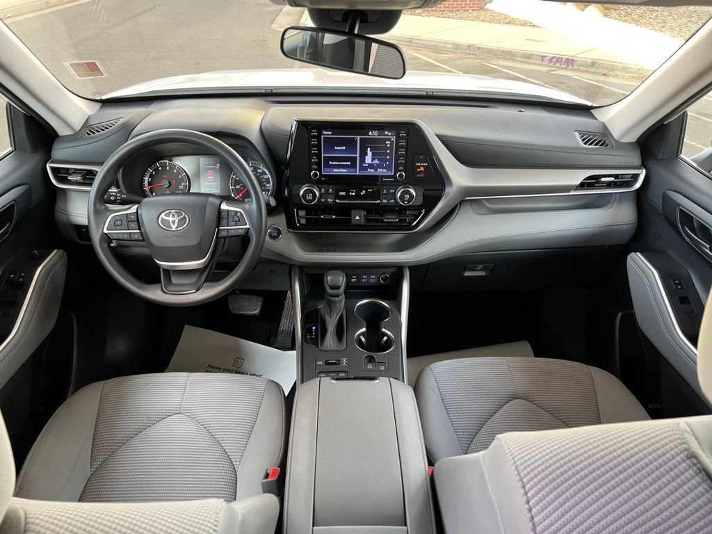 Used 2022 Toyota Highlander L image 11
