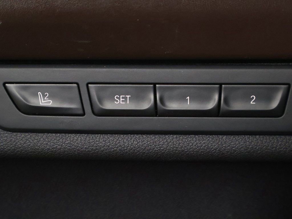 Used 2021 BMW 740i xDrive w/ Premium Package image 40