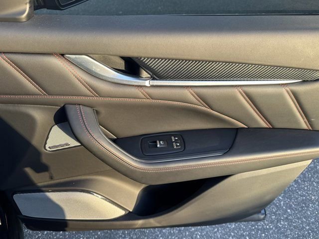 Used 2022 Maserati Levante Trofeo image 32