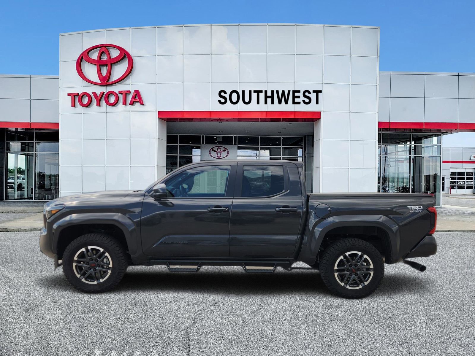 Used 2025 Toyota Tacoma TRD Sport AWD/4WD image 3