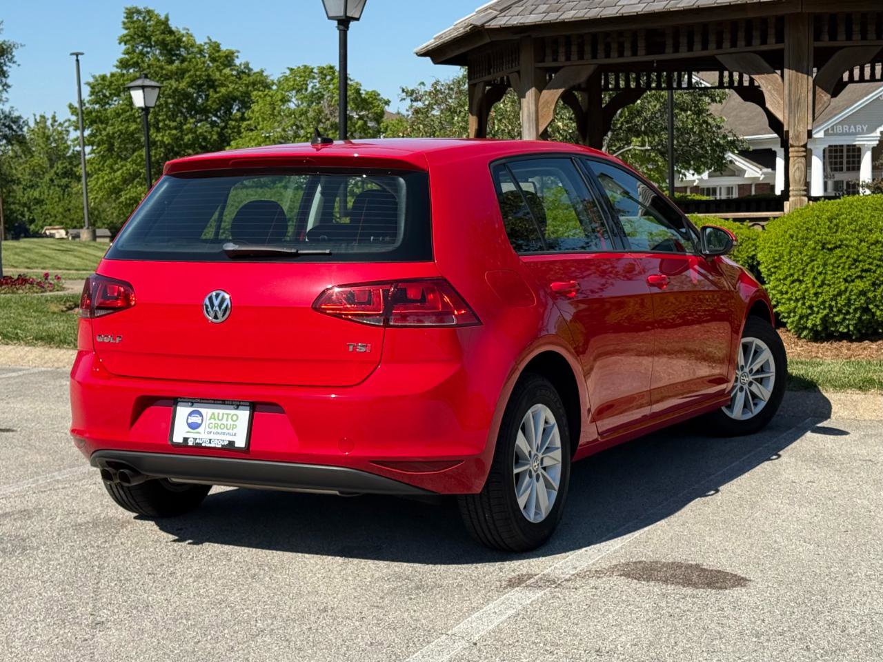 Used 2017 Volkswagen Golf Wolfsburg Edition FWD image 5