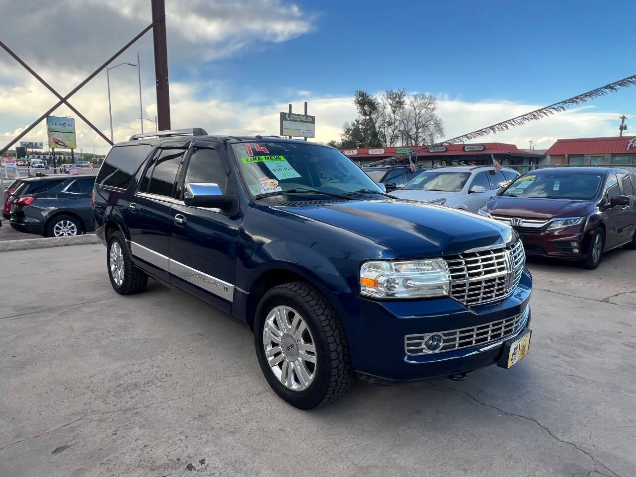 Used 2014 Lincoln Navigator L 4WD image 2