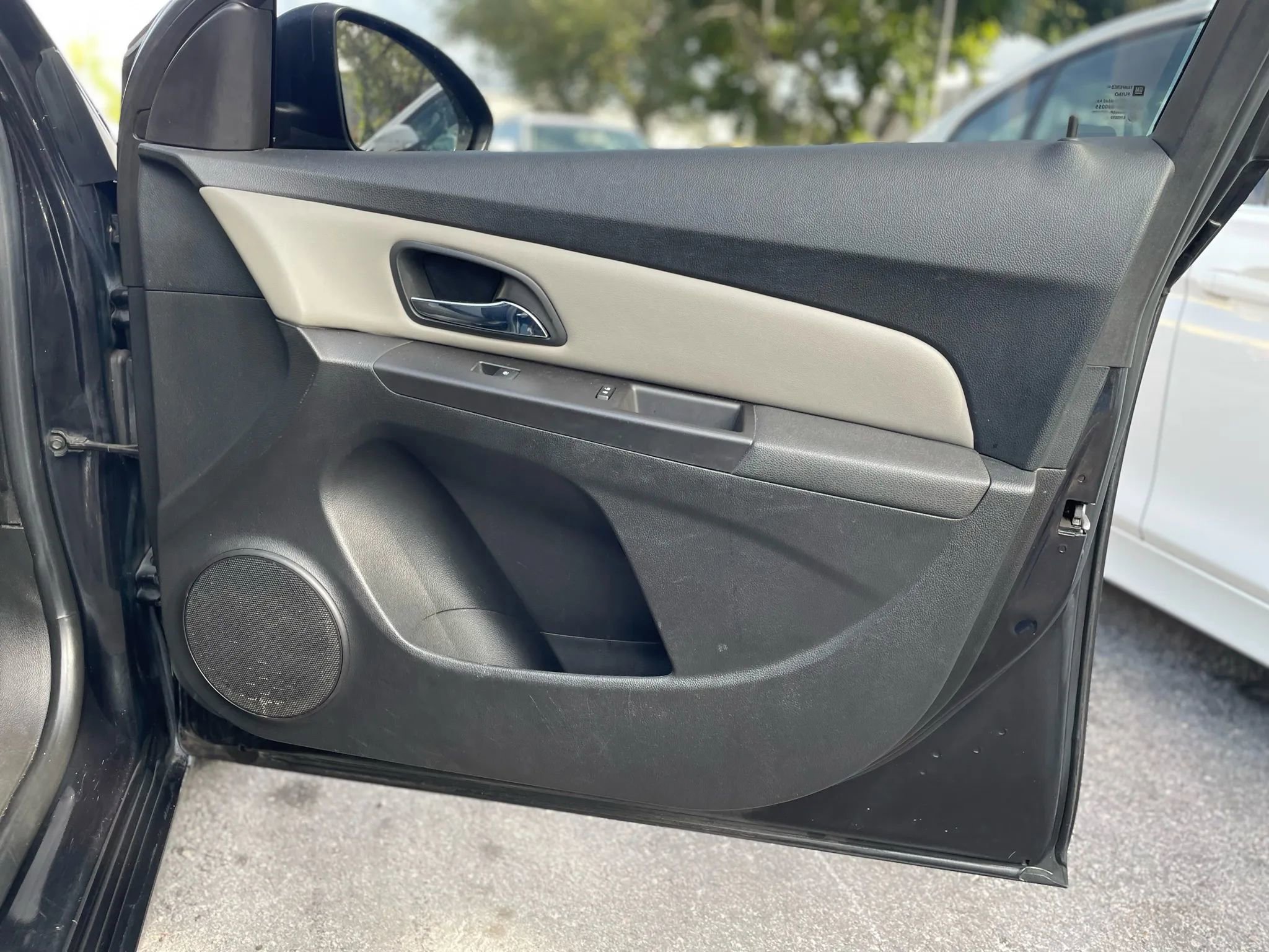 Used 2015 Chevrolet Cruze LS image 28