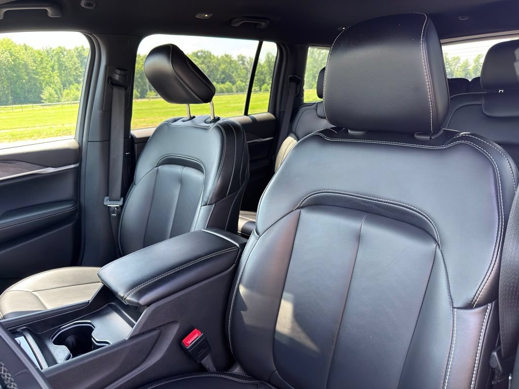 Used 2024 Jeep Grand Cherokee L Limited AWD/4WD image 32