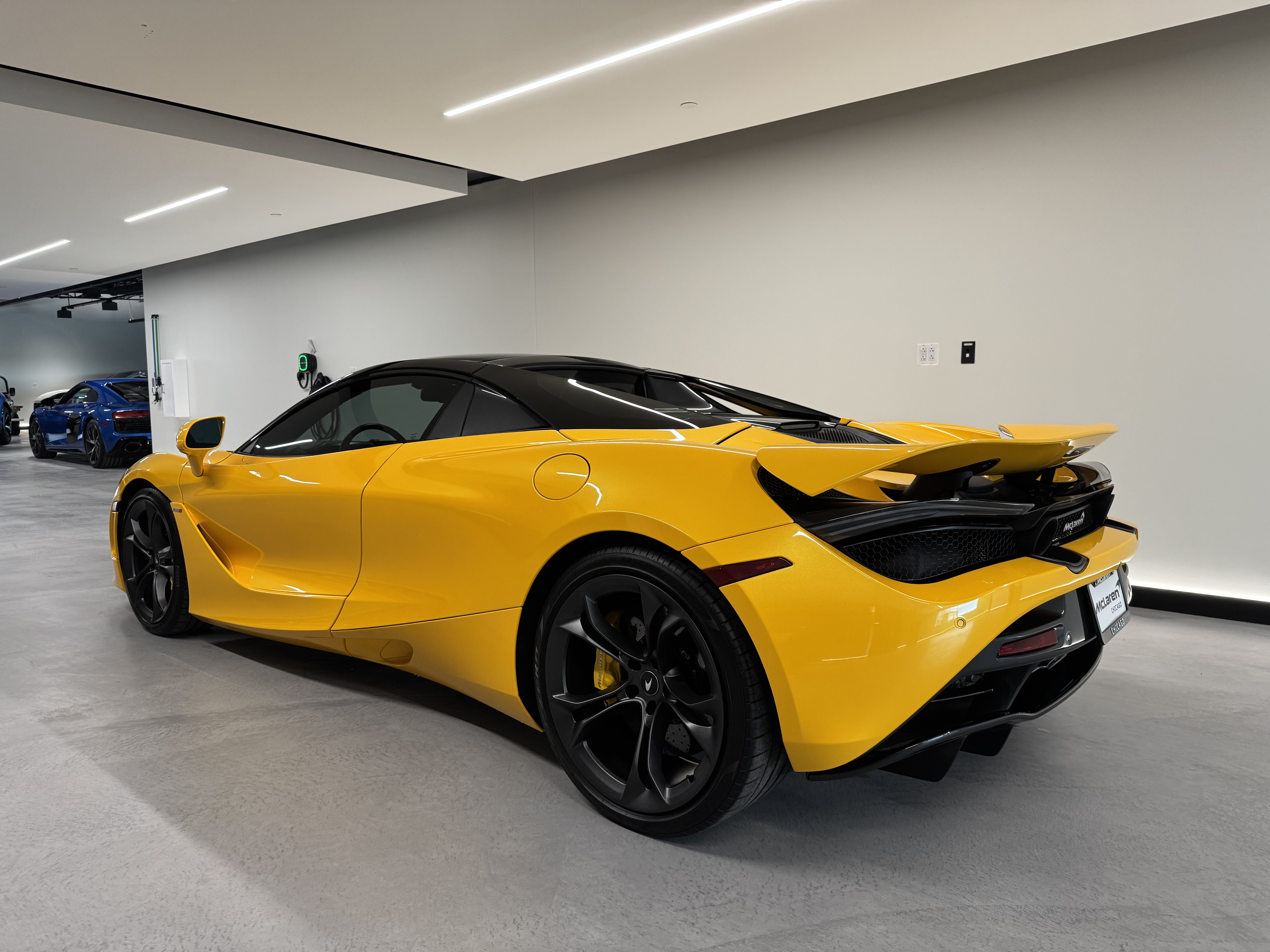 Used 2022 McLaren 720S Spider RWD image 2