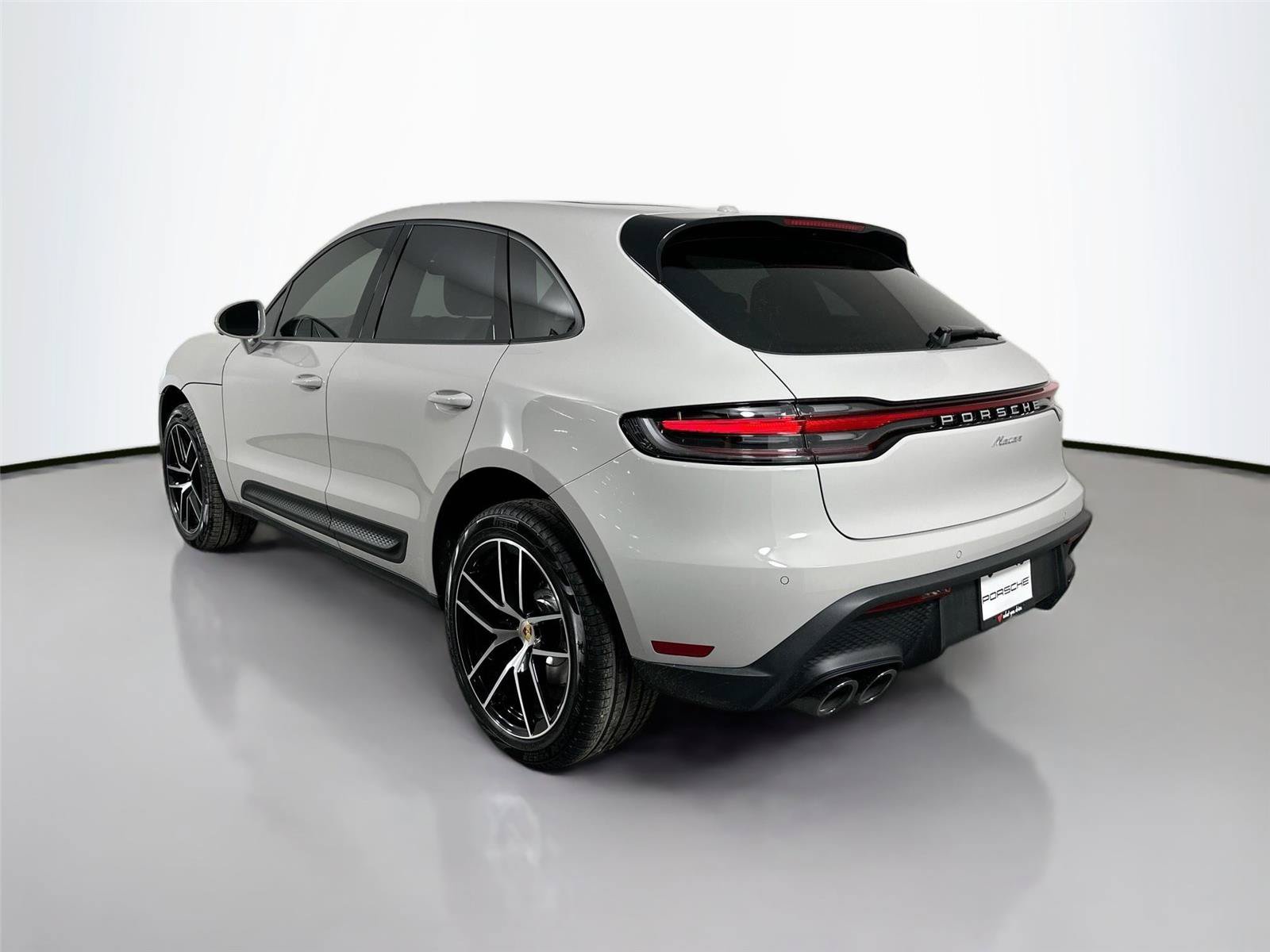 Certified 2026 Porsche Macan Turbo AWD/4WD image 3