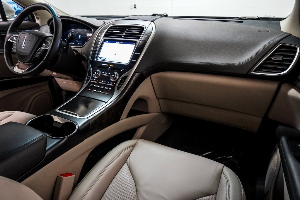 Used 2019 Lincoln Nautilus Select image 11