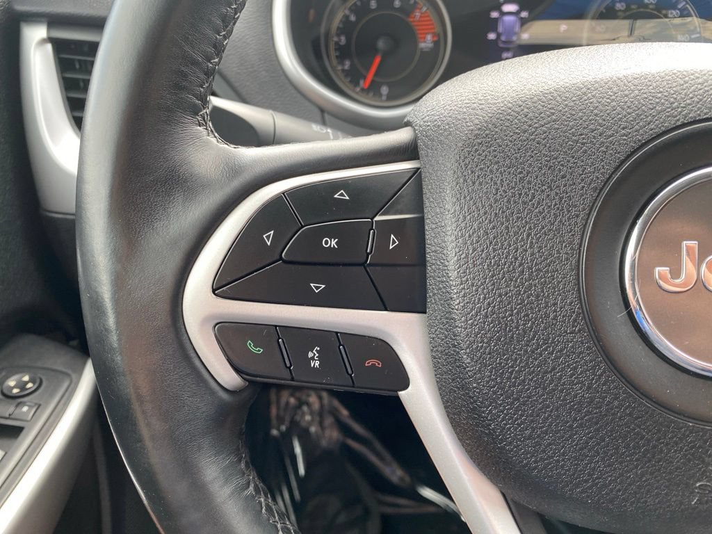 Used 2018 Jeep Cherokee Trailhawk AWD/4WD image 25