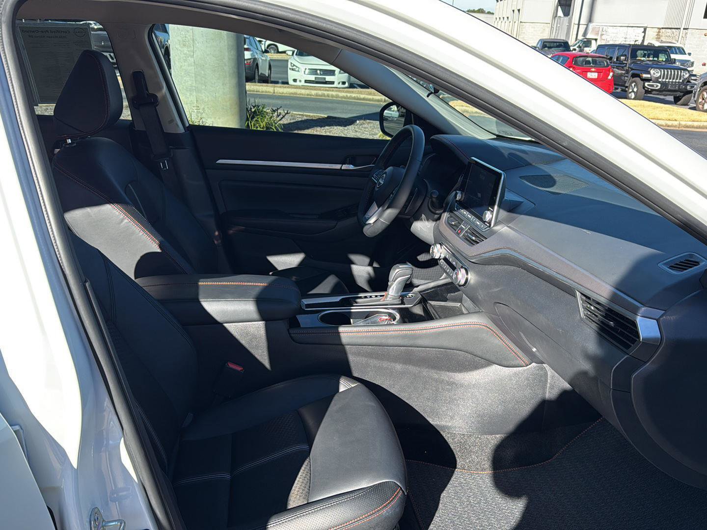 Used 2025 Nissan Altima 2.5 SR image 10