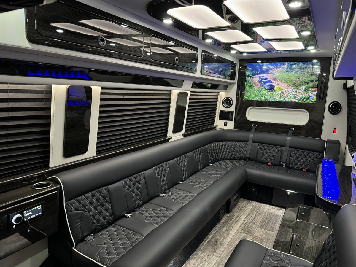 Used 2024 Mercedes-Benz Sprinter 3500 image 2