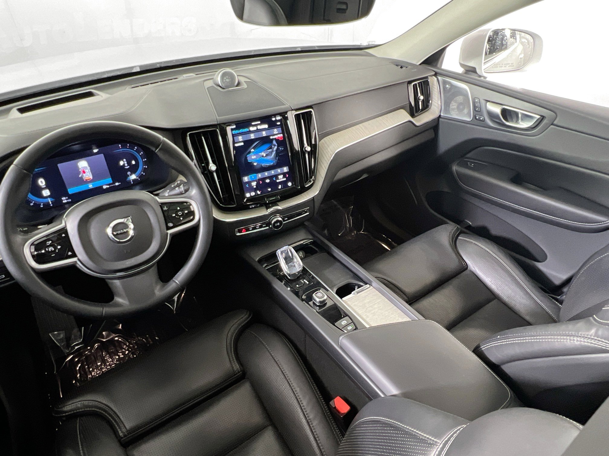 Used 2022 Volvo XC60 B5 Inscription w/ Advanced Package FWD image 23