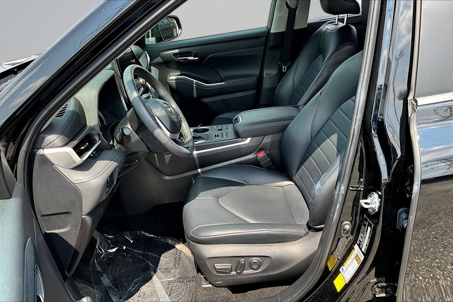 Used 2024 Toyota Highlander XLE AWD/4WD image 20