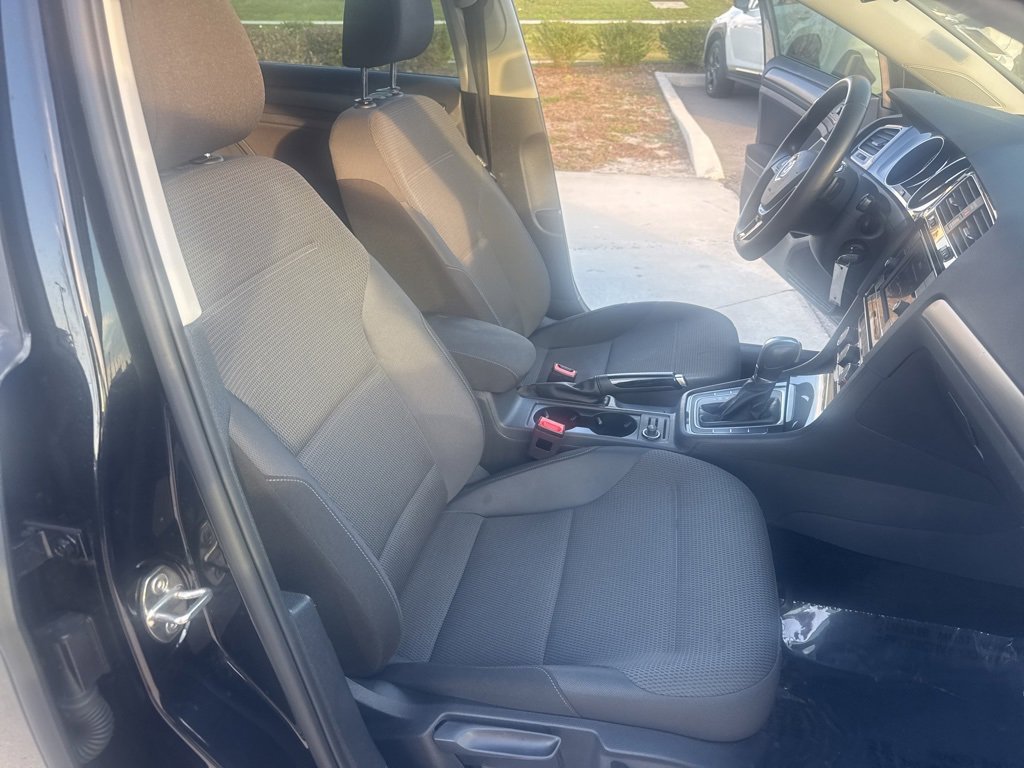 Used 2018 Volkswagen Golf S image 38