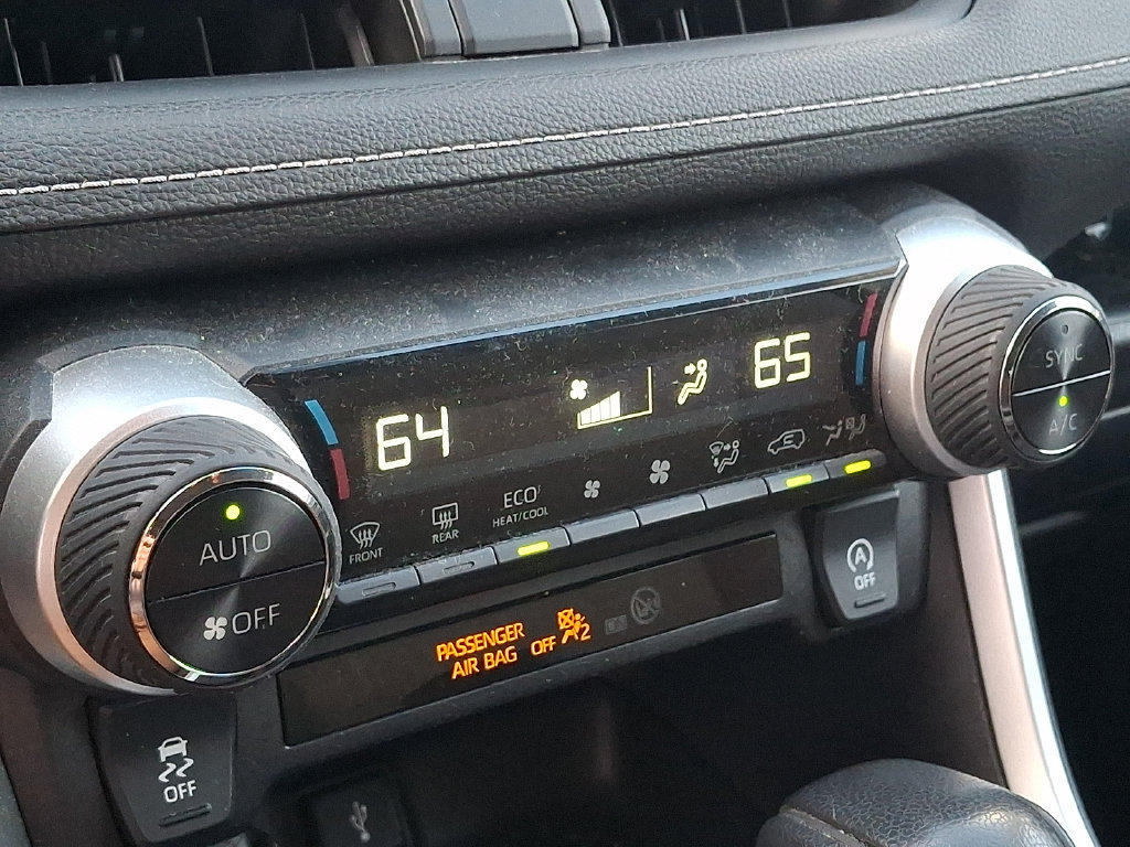 Used 2021 Toyota RAV4 XLE AWD/4WD image 15