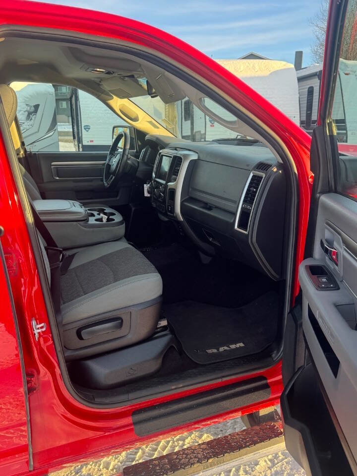 Used 2016 RAM 1500 Classic SLT w/ Luxury Group image 16