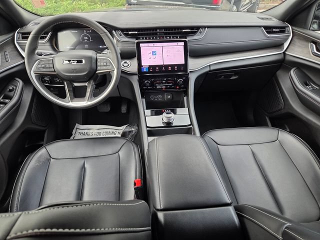 Certified 2025 Jeep Grand Cherokee Limited w/ Black Appearance Package RWD image 6