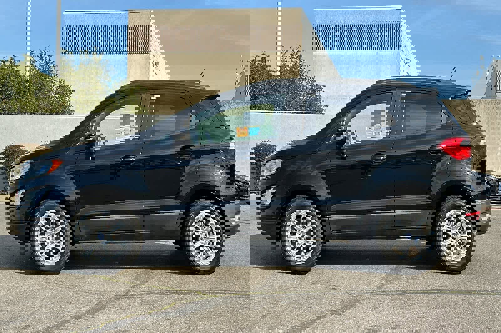 Used 2021 Ford EcoSport SE w/ SE Convenience Package image 9