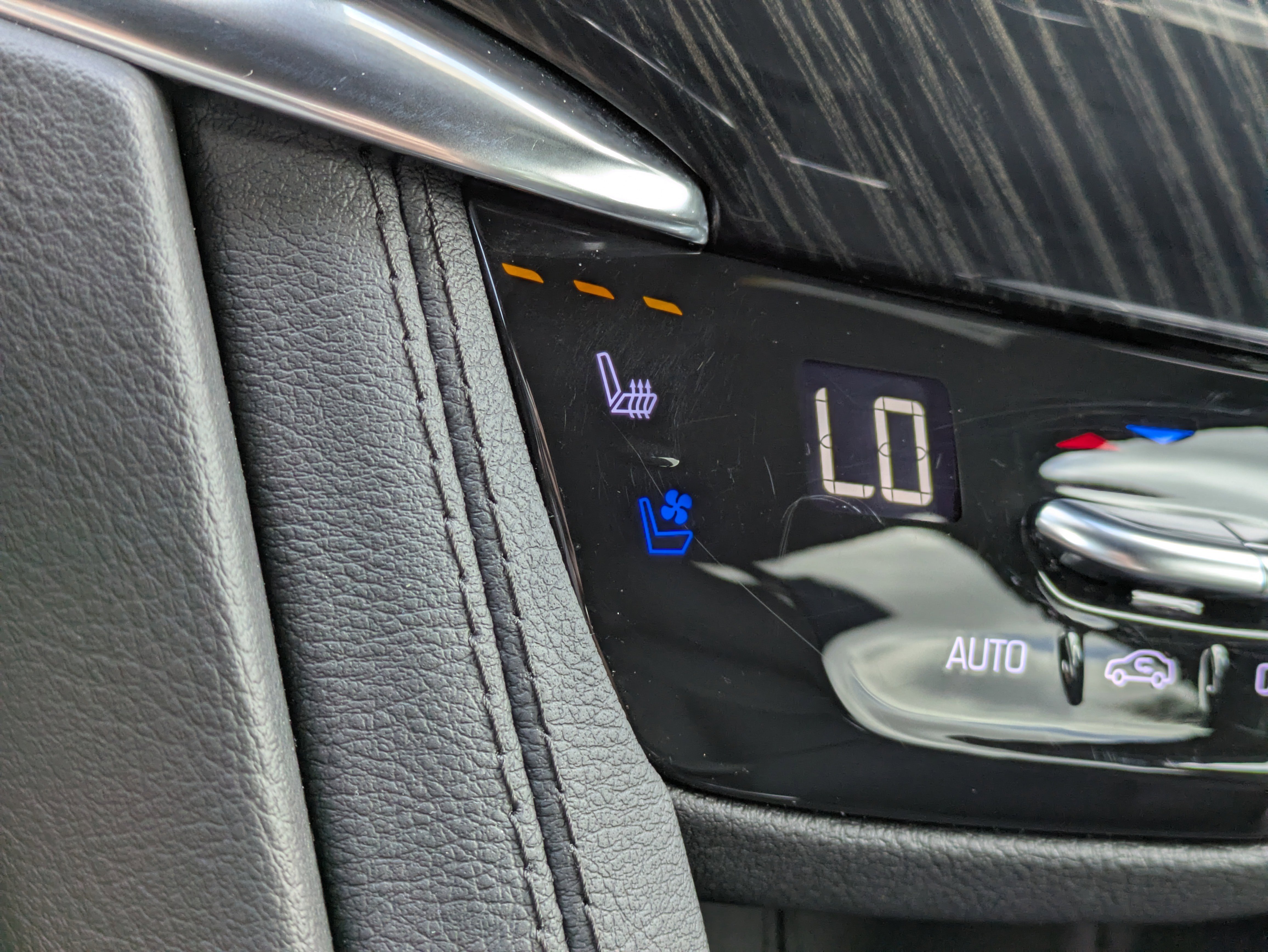 Certified 2024 Cadillac XT6 Premium Luxury w/ LPO, Floor Liner Package image 29