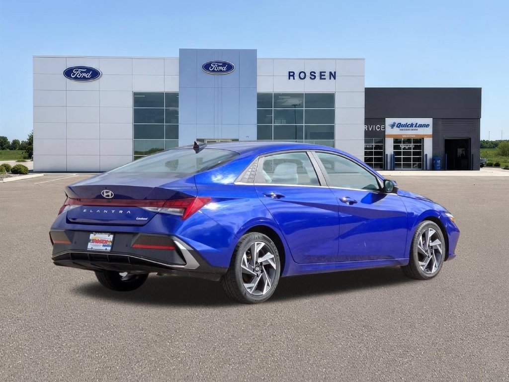 Used 2024 Hyundai Elantra Limited FWD image 3