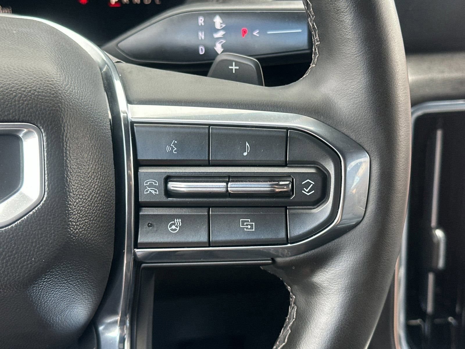 Used 2025 GMC Yukon Denali AWD/4WD image 30