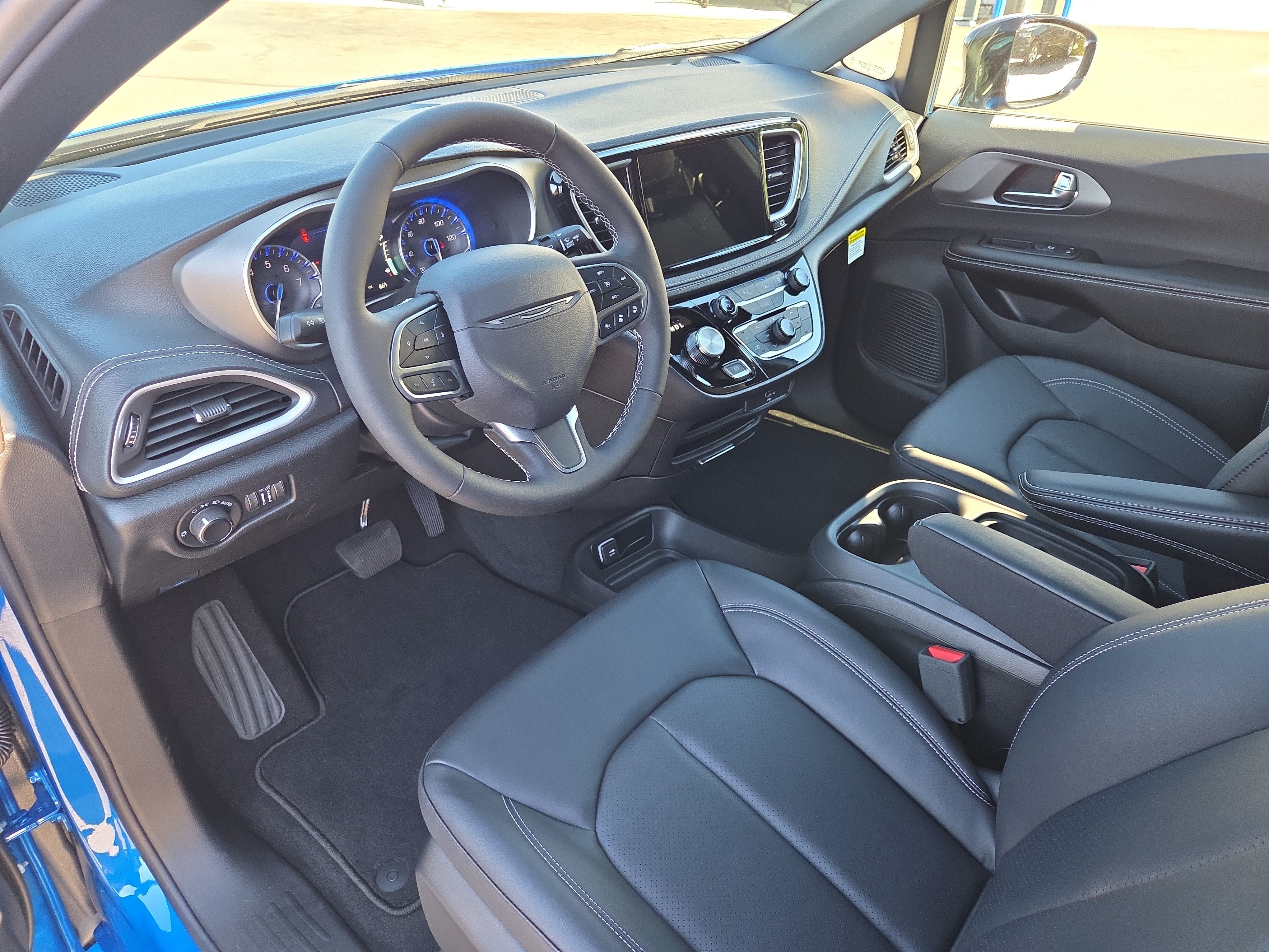 New 2027 Chrysler Pacifica Select FWD image 10
