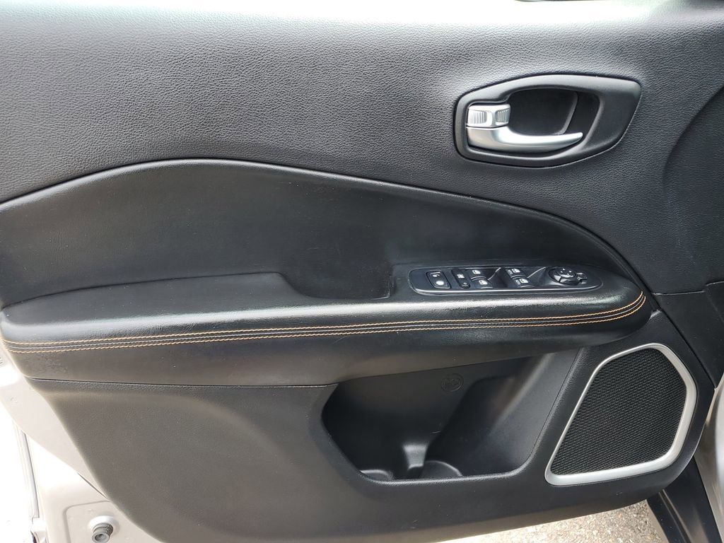 Used 2019 Jeep Compass Limited AWD/4WD image 21