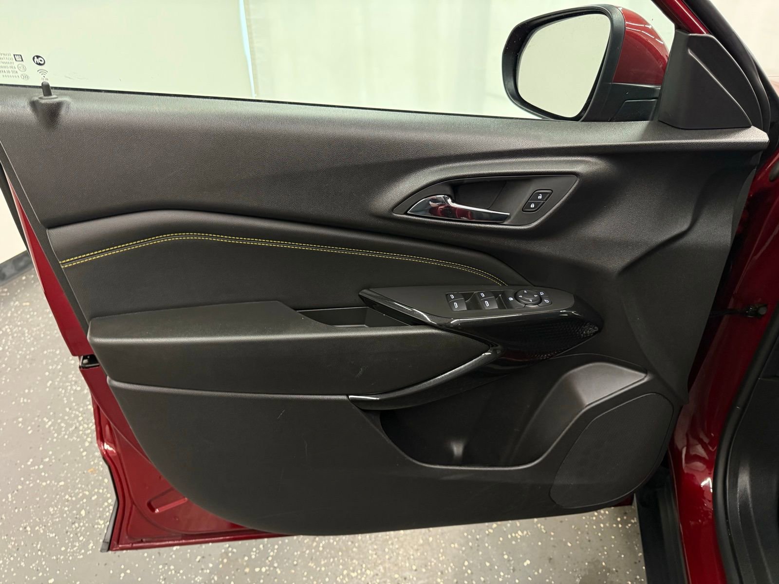 Used 2025 Chevrolet Trax LT image 9