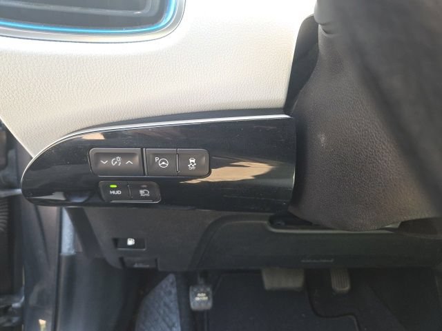 Used 2019 Toyota Prius XLE w/ Advanced Technology Package FWD image 17