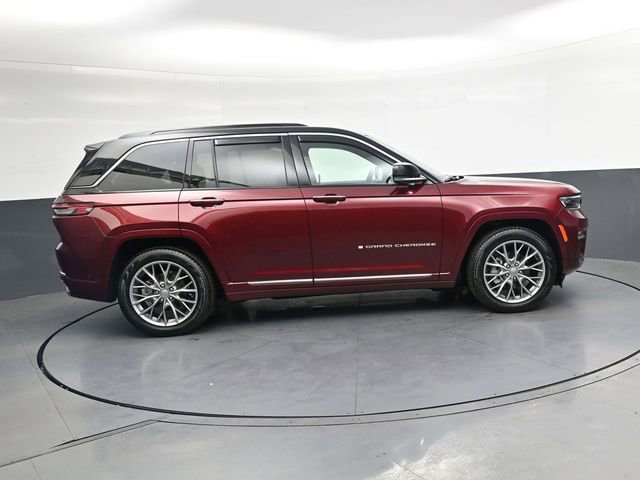 Used 2024 Jeep Grand Cherokee Summit AWD/4WD image 3
