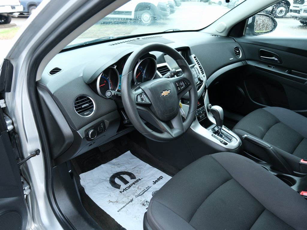Used 2016 Chevrolet Cruze LT w/ Technology Package image 3