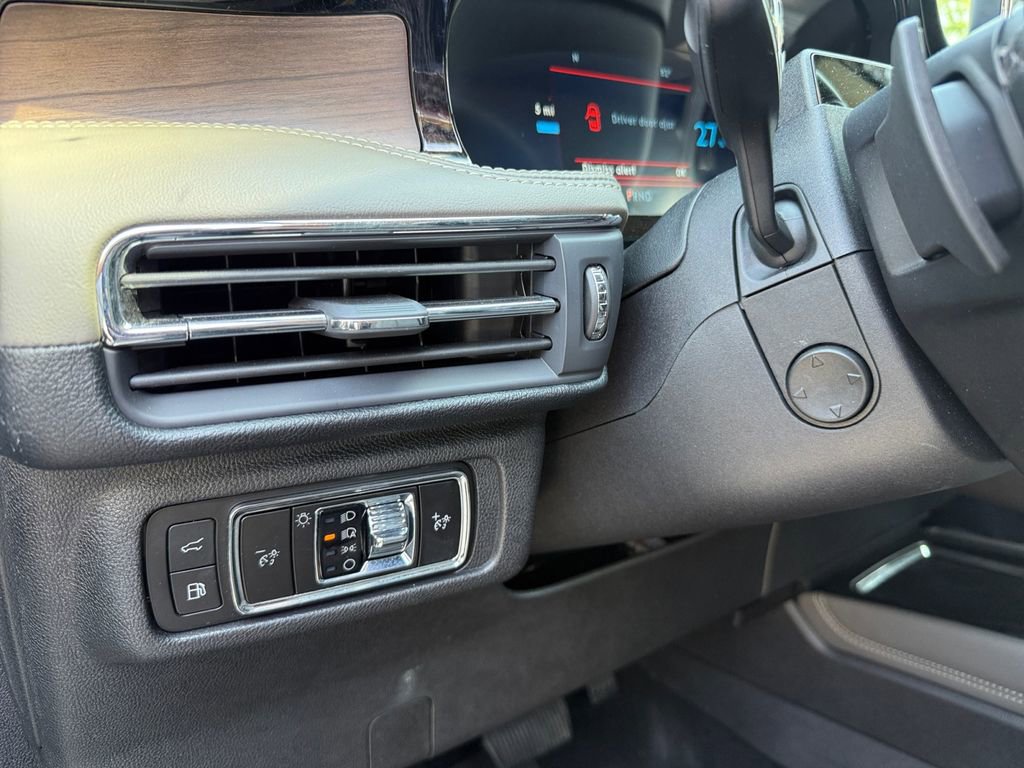 Used 2025 Lincoln Corsair Grand Touring w/ Equipment Group 302A image 19