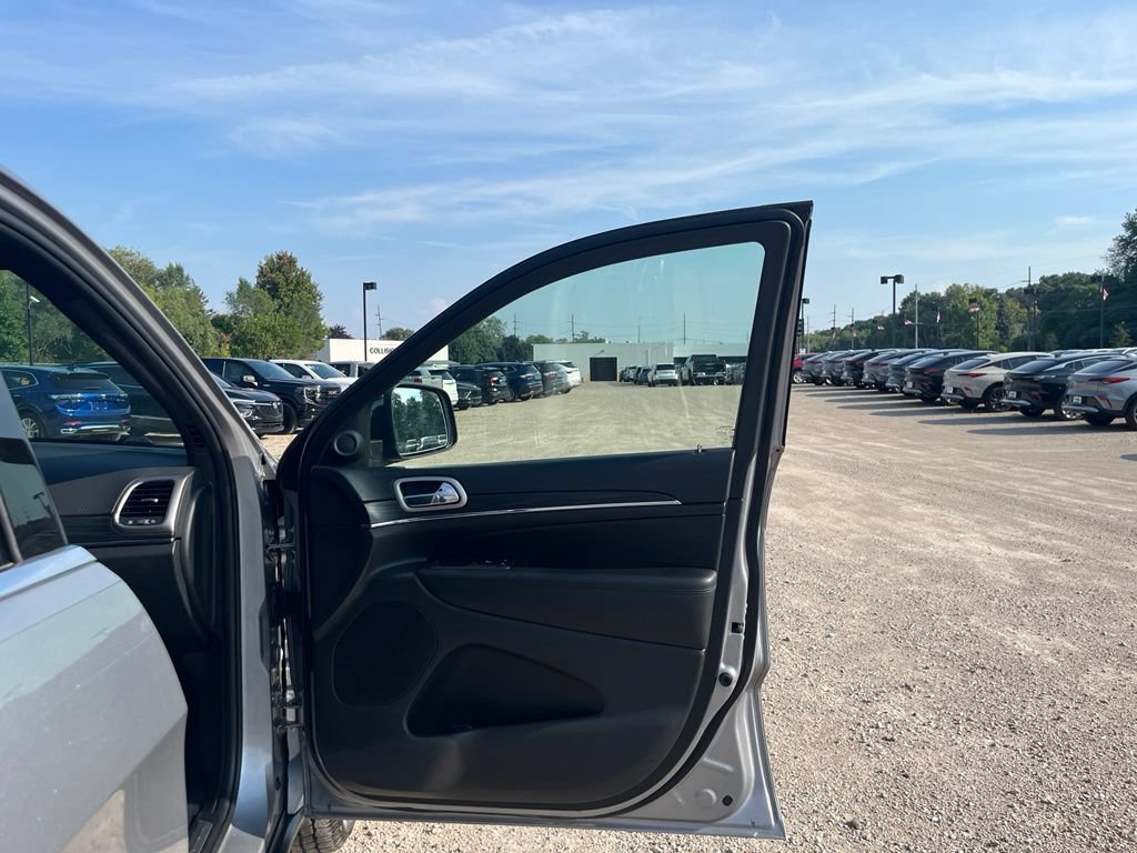 Used 2021 Jeep Grand Cherokee Limited AWD/4WD image 34