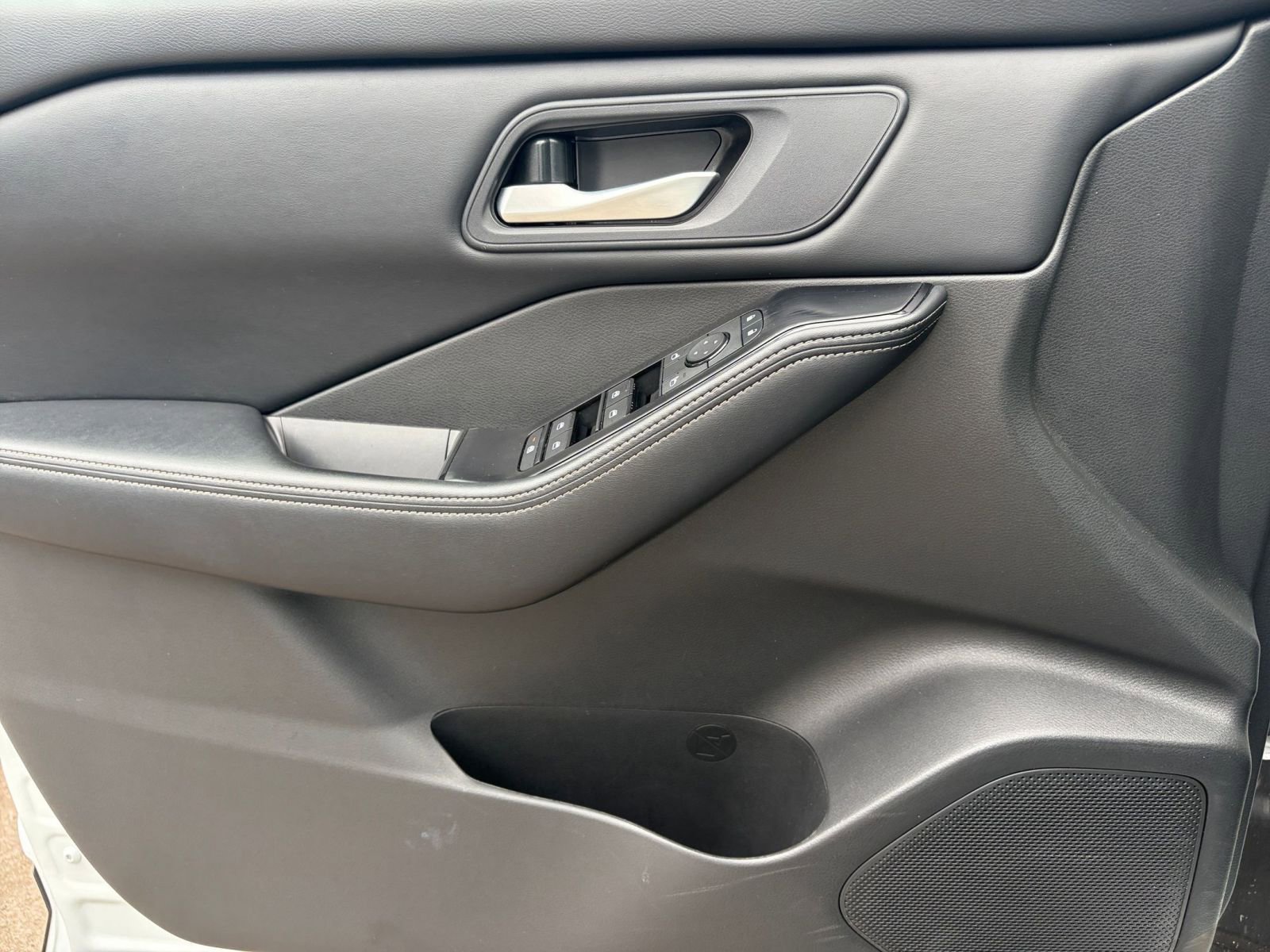Used 2025 Nissan Rogue SV AWD/4WD image 18
