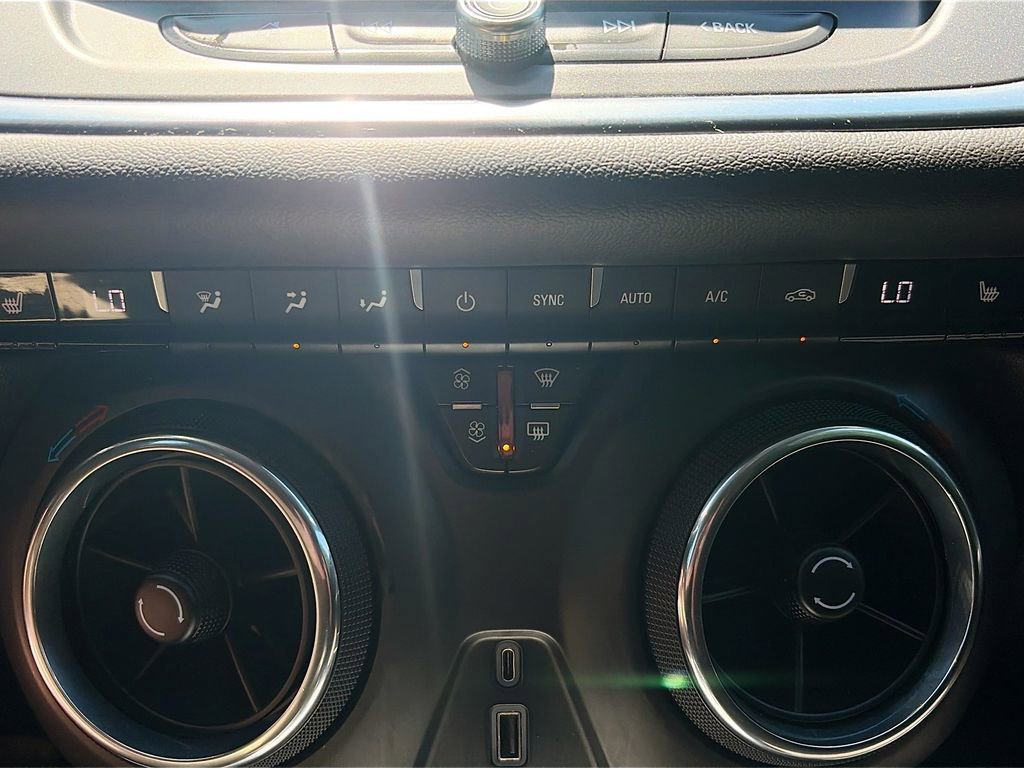 Used 2019 Chevrolet Blazer LT FWD image 16