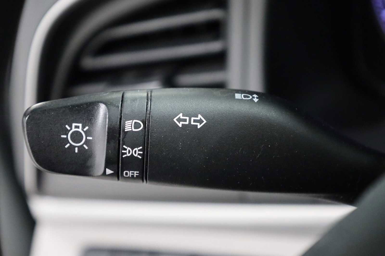 Used 2020 Hyundai Elantra SE image 27